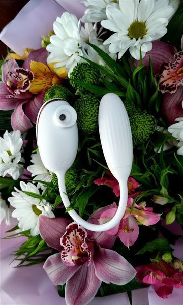 Вакуумний стимулятор з віброяйцем High End Suction Love Egg WHITE 560434 фото